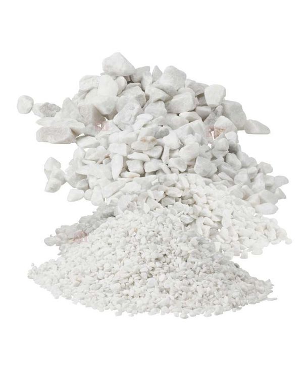 Hvid marmorsten med en kornstørrelse på 1,5-3 mm, 3-5 mm, 5-8 mm eller 8-12 mm. til bl.a. terrazzo, bunddække, m.m. i farven Hvid Carrara. Hvide natursten importeret direkte fra Italien. 